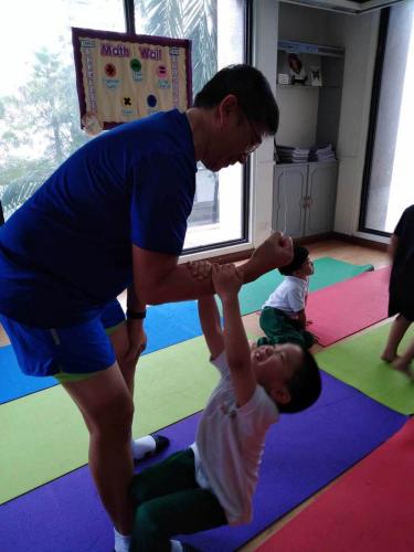 Daddy-and-Me-Yoga-2019-2